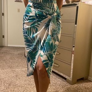 Forever 21 Leaf Design Wrap Skirt S
